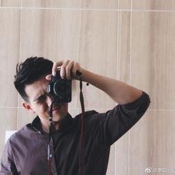 演员李现的生活照,揭秘明星日常，尽显真实魅力